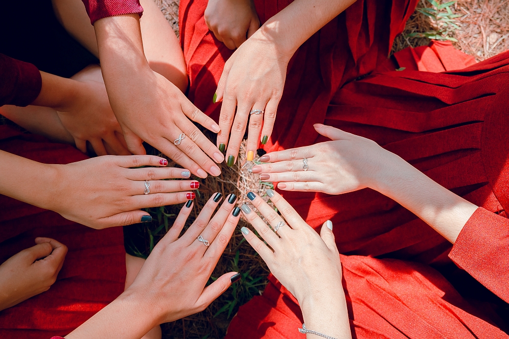 photo-of-women-s-hands2